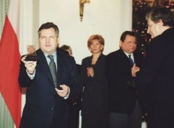 Pałac Prezydencki 20.11 2000 roku, Aleksander Kwaśniewski otrzymuje Złotą Statuetkę