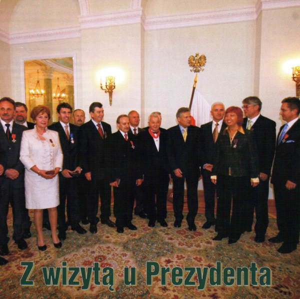 Pałac Prezydencki 09.06 2005 r. Po ceremonii dekoracji członków Izby odznaczeniami państwowymi